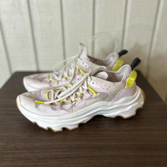 Sorel Kinetic Breakthru Tech Lace Sneakers, size 9. - Picture 4 of 9